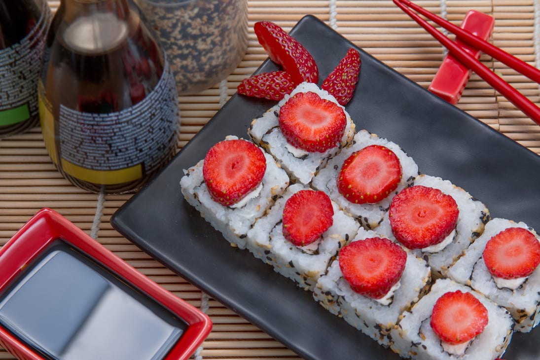 uramaki japanese Strawberry